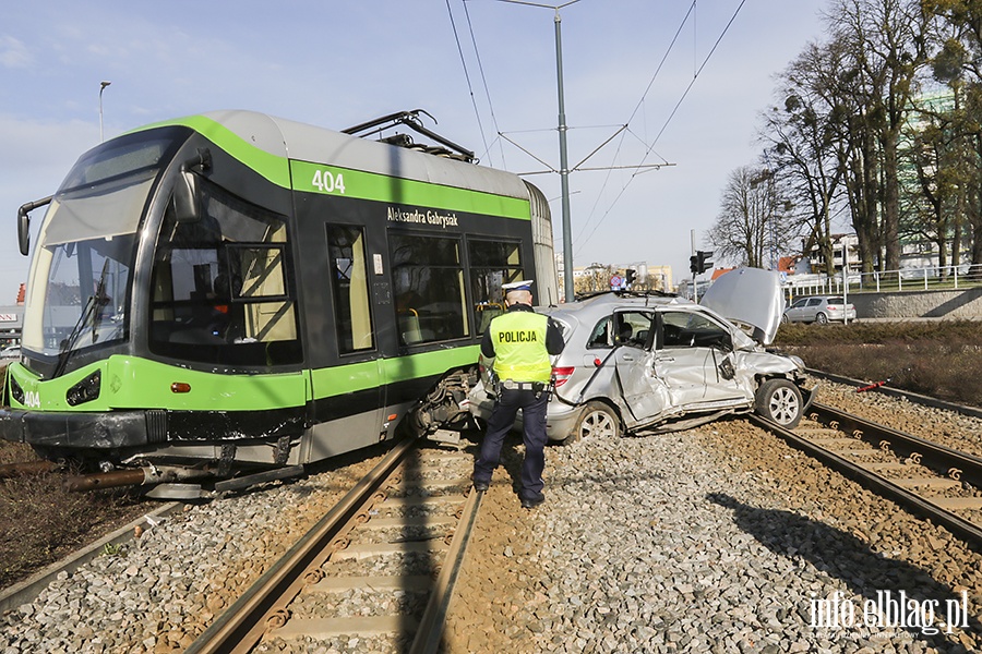 Kolizja tramwaju z samochodem osobowym rondo Solidarnoci, fot. 12