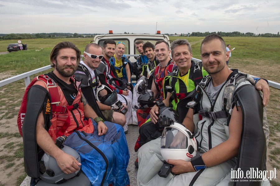 Airplane Wingsuit Formation nad elblskim lotniskiem, fot. 26