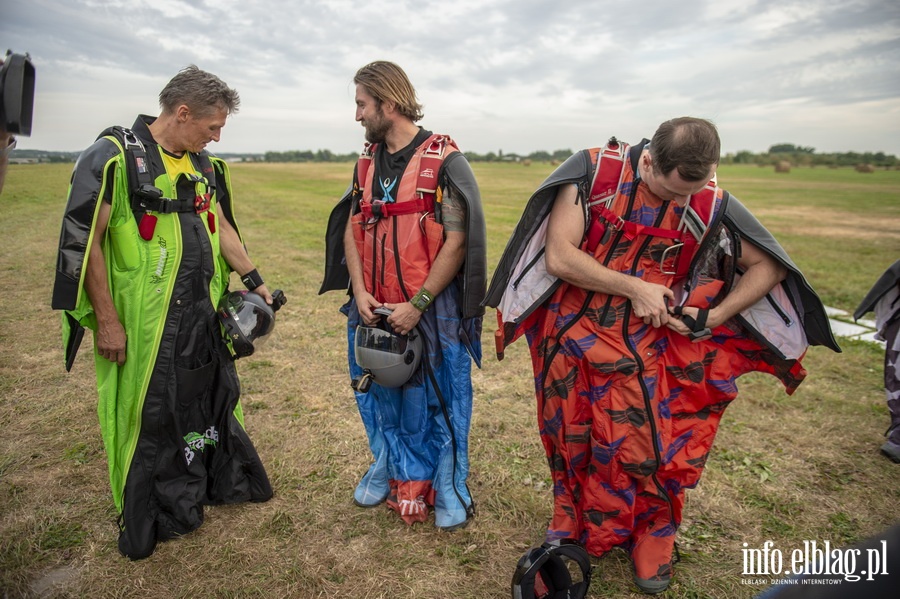 Airplane Wingsuit Formation nad elblskim lotniskiem, fot. 38