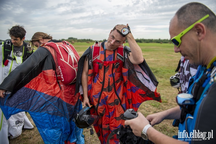 Airplane Wingsuit Formation nad elblskim lotniskiem, fot. 42