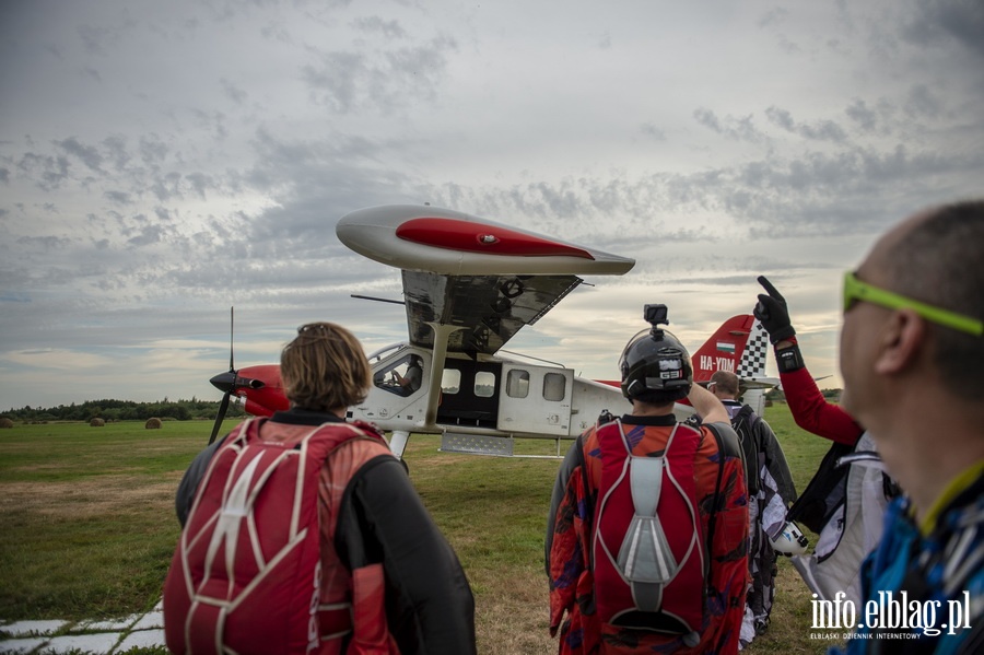 Airplane Wingsuit Formation nad elblskim lotniskiem, fot. 47