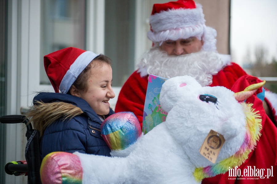 Elblscy straacy ponownie odwiedzili Angelik i Patrycj wraz ze... witym Mikoajem  Czytaj wicej na https://www.info.elblag.pl/#ixzz6hLzgt15V, fot. 50