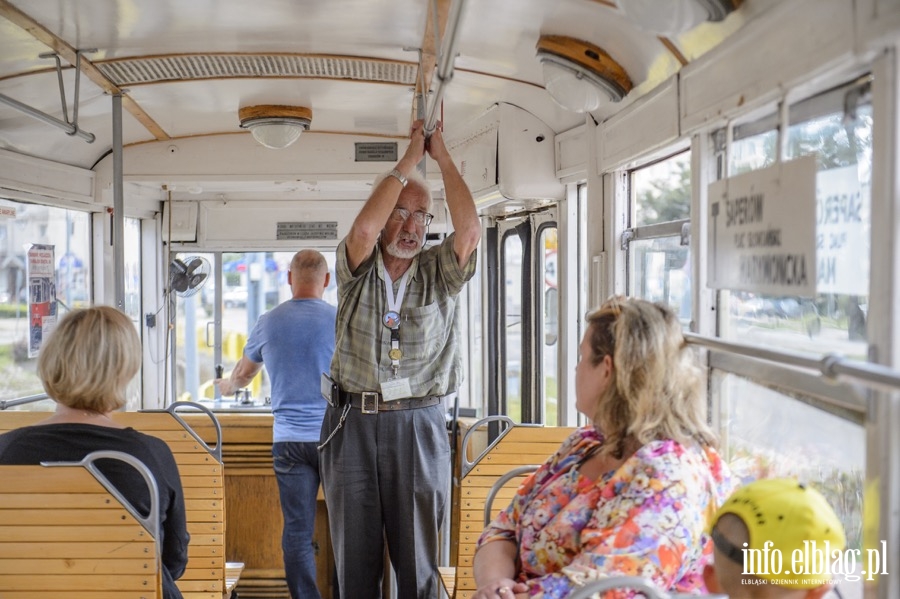 Wycieczka z przewodnikiem tramwajem linii  ,,T'', fot. 16