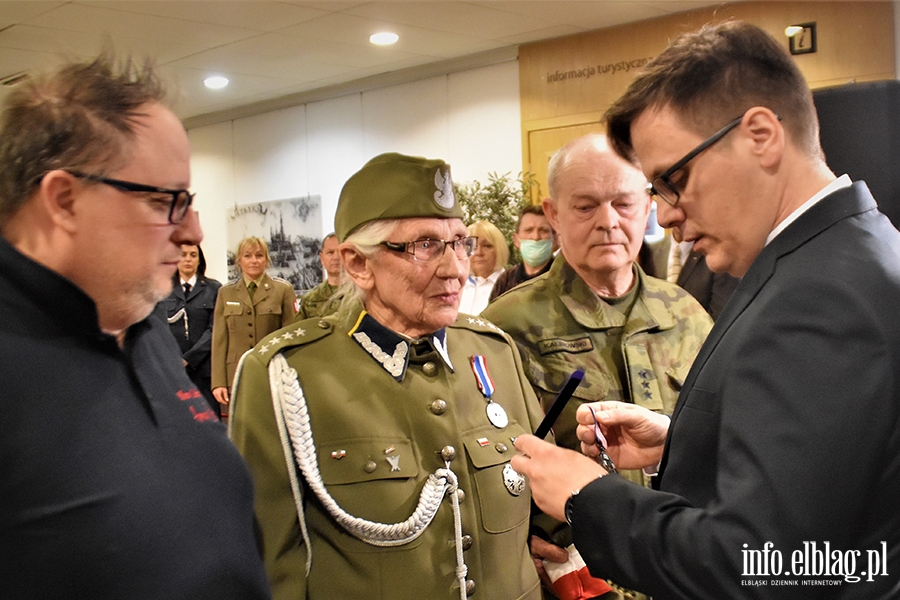 Otwarcie wystawy powiconej gen. T. Biekowiczowi w Ratuszu Staromiejskim w Elblgu, fot. 12