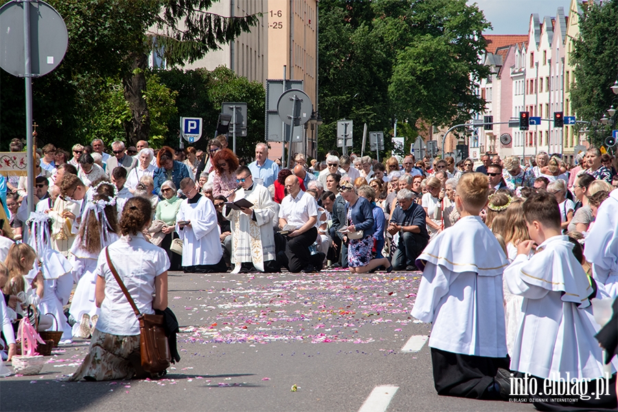 Boe Ciao 2022. Ulicami Elblga przeszo dziewi procesji, fot. 79