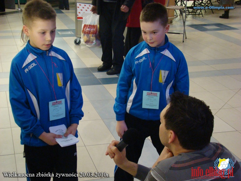 Pikarze Olimpii Elblg wczyli si do Wielkanocnej Zbirki ywnoci, fot. 13