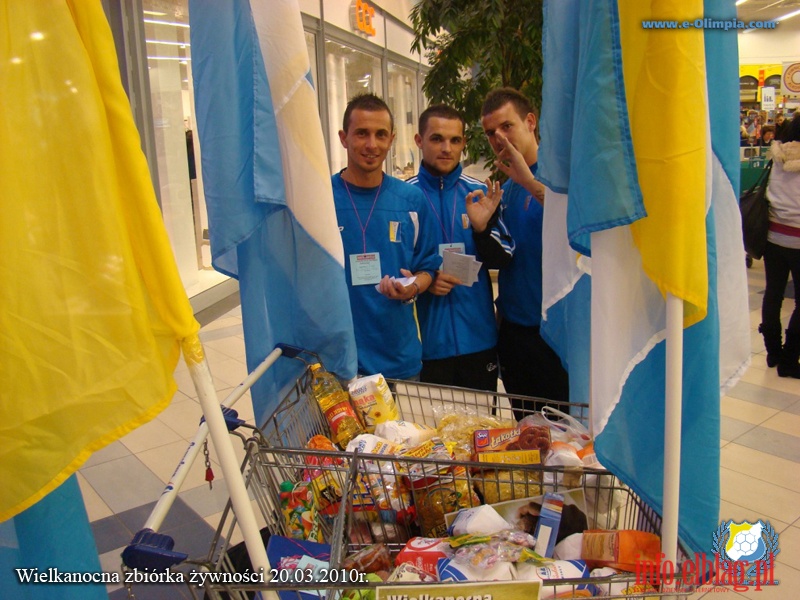 Pikarze Olimpii Elblg wczyli si do Wielkanocnej Zbirki ywnoci, fot. 21