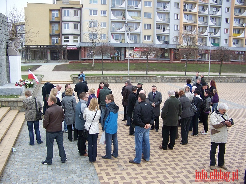  Elblanie zoyli hod ofiarom tragedii pod Smoleskiem, fot. 11