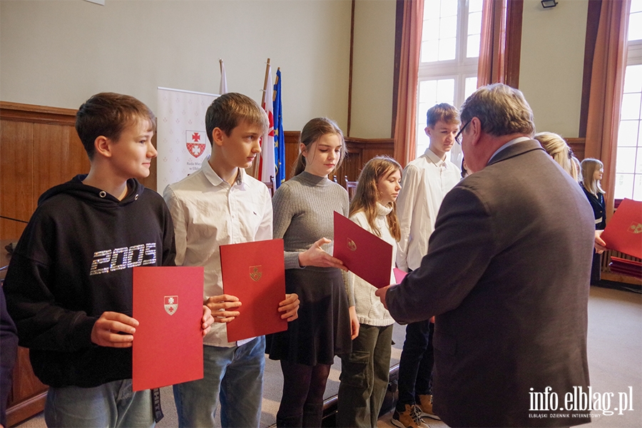 Wrczenie stypendiw na wyrwnywanie szans edukacyjnych dla uczniw klas sidmych i smych, fot. 10