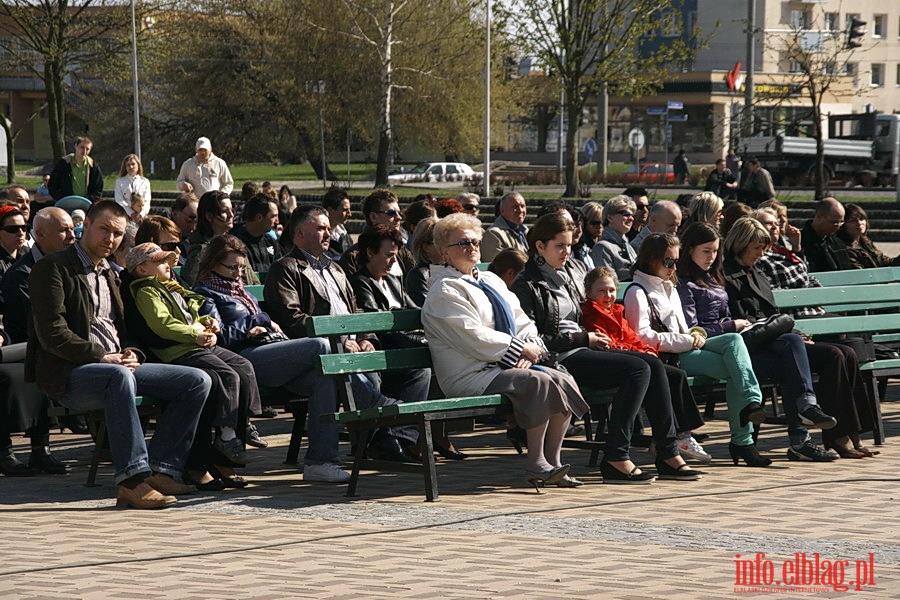 Transmisja uroczystoci pogrzebowych pary prezydenckiej na Placu Jagielloczyka, fot. 6