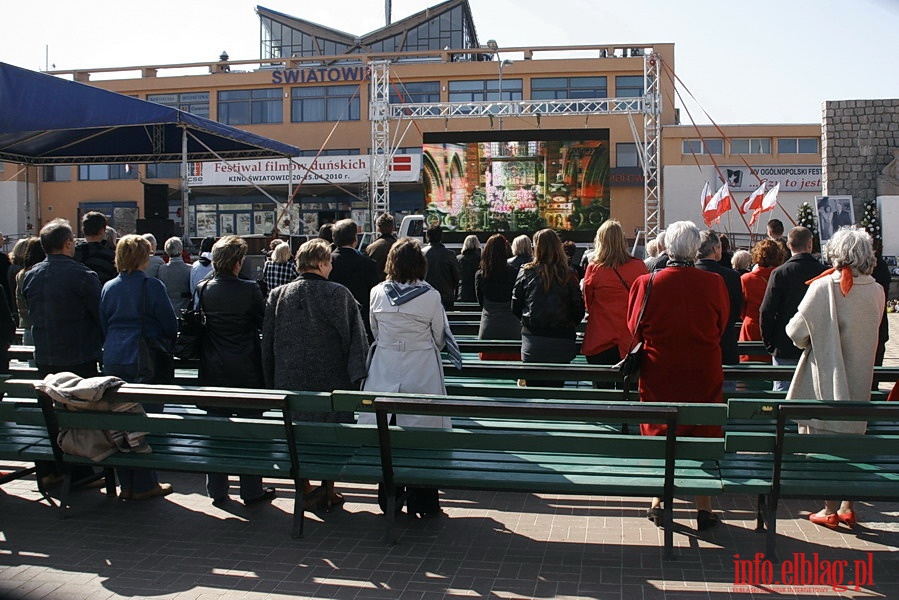 Transmisja uroczystoci pogrzebowych pary prezydenckiej na Placu Jagielloczyka, fot. 8