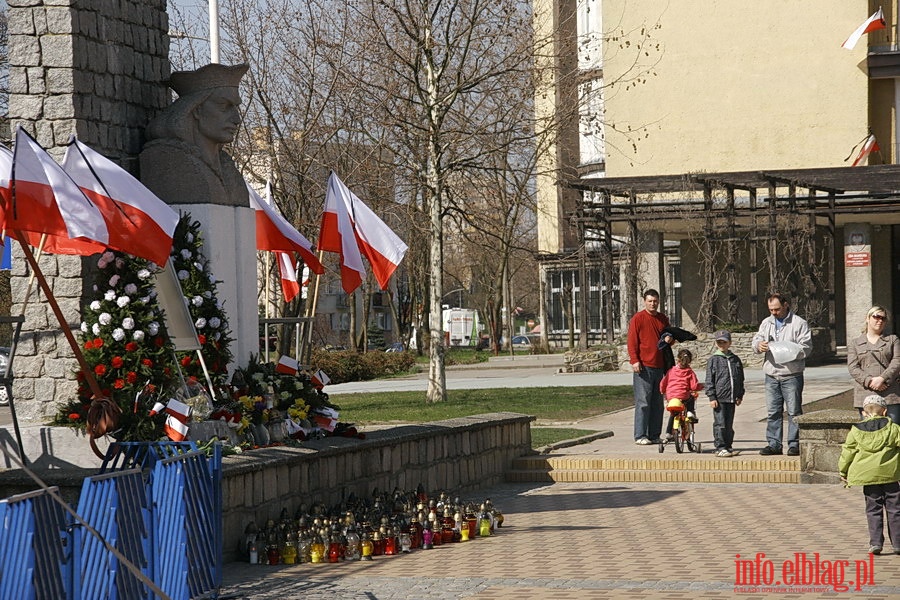 Transmisja uroczystoci pogrzebowych pary prezydenckiej na Placu Jagielloczyka, fot. 10