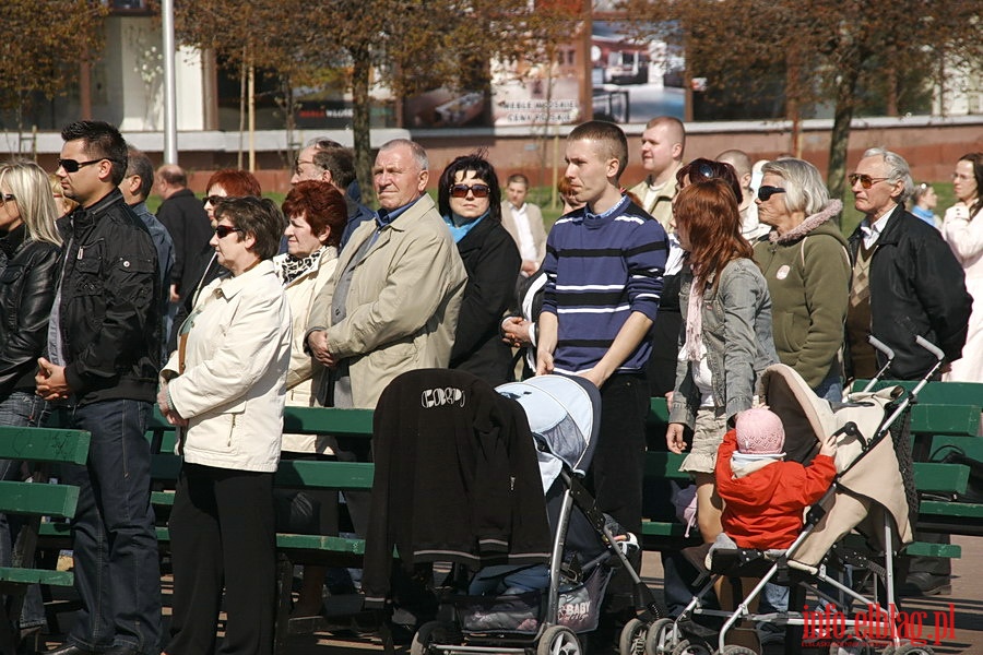 Transmisja uroczystoci pogrzebowych pary prezydenckiej na Placu Jagielloczyka, fot. 11