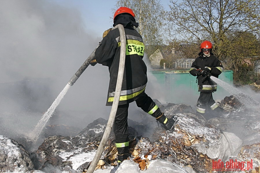 Poar skadowiska surowcw wtrnych przy ul. Skrzydlatej, fot. 27