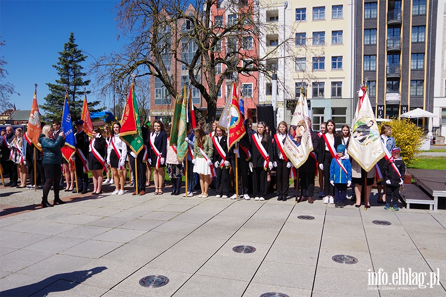 Obchody 232. rocznicy uchwalenia Konstytucji 3 Maja. witowalimy oficjalnie i... na rzece Elblg, fot. 24