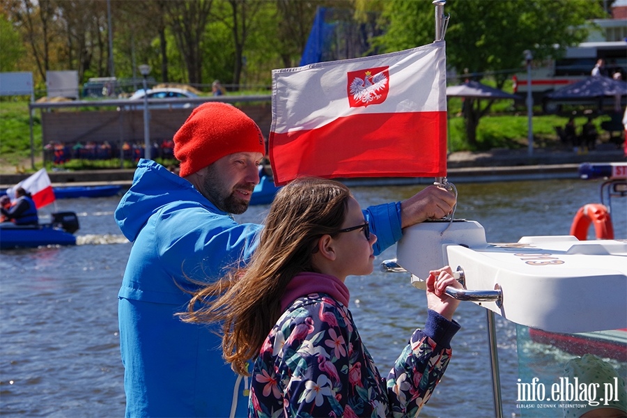 Obchody 232. rocznicy uchwalenia Konstytucji 3 Maja. witowalimy oficjalnie i... na rzece Elblg, fot. 113