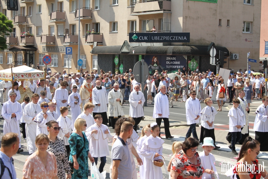 Elblg: Procesja przesza ulicami Starego Miasta. Wierni witowali Boe Ciao , fot. 30