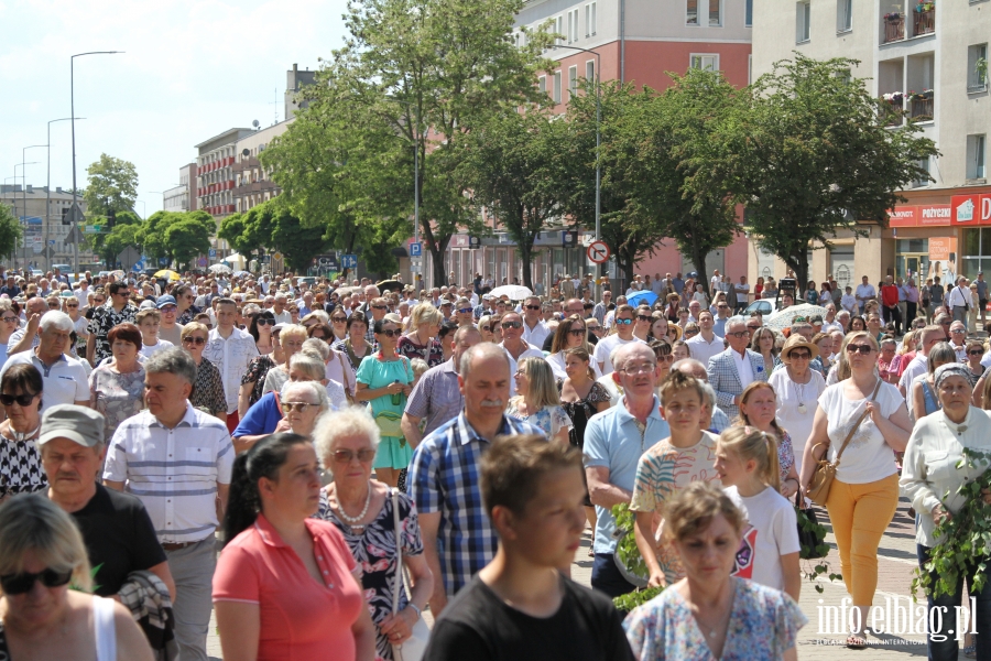 Elblg: Procesja przesza ulicami Starego Miasta. Wierni witowali Boe Ciao , fot. 42