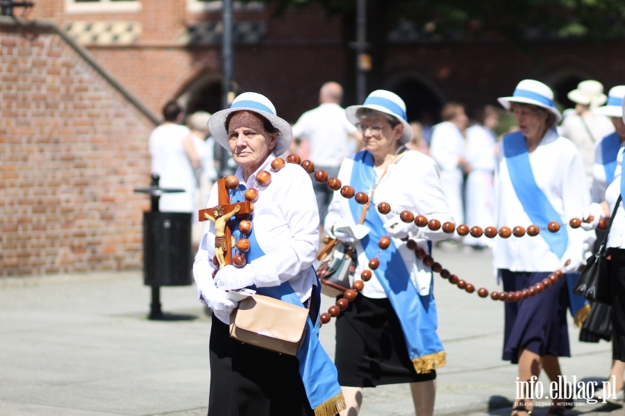 Elblg: Procesja przesza ulicami Starego Miasta. Wierni witowali Boe Ciao , fot. 53