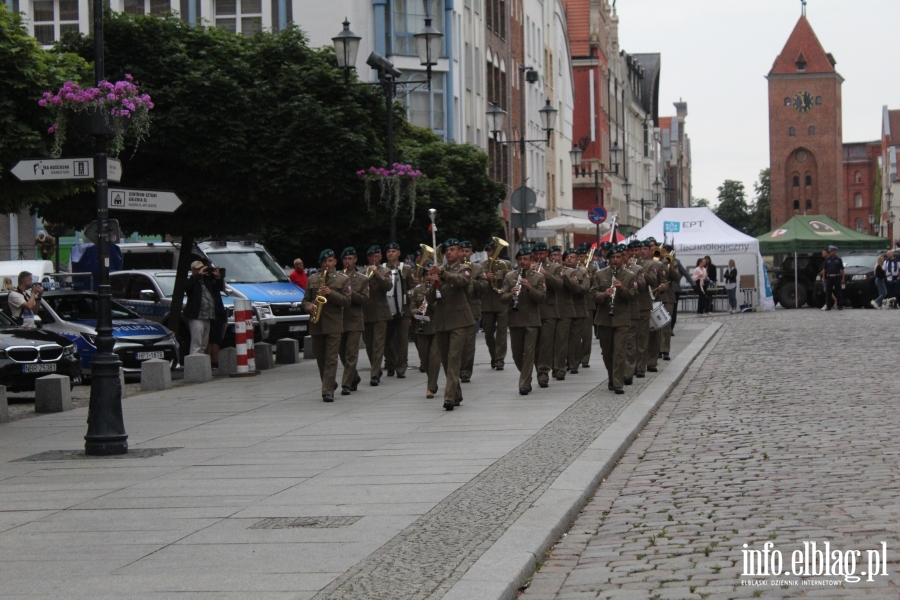 Wyrniono 88 funkcjonariuszy i pracownikw KMP w Elblgu, fot. 21