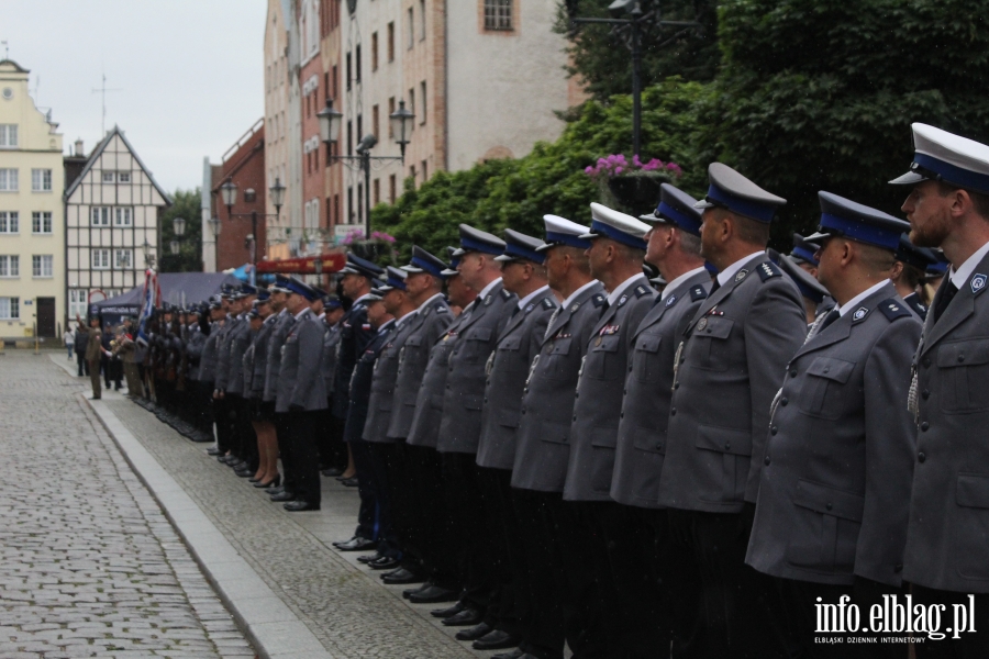 Wyrniono 88 funkcjonariuszy i pracownikw KMP w Elblgu, fot. 42