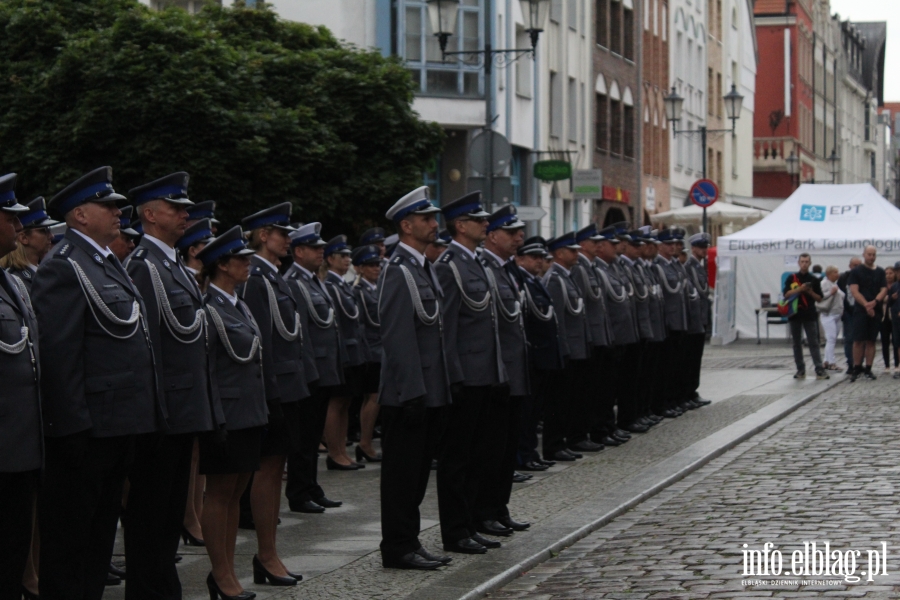 Wyrniono 88 funkcjonariuszy i pracownikw KMP w Elblgu, fot. 62