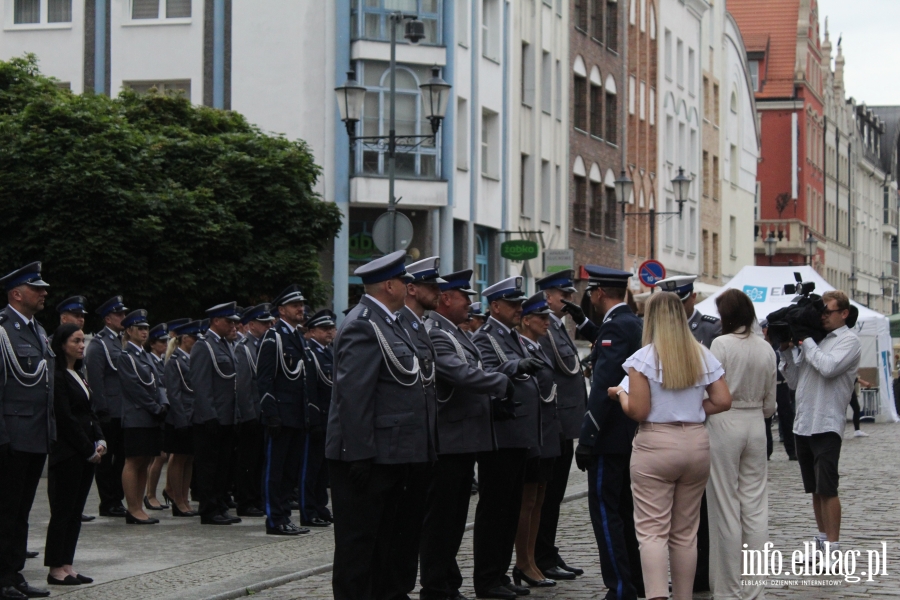 Wyrniono 88 funkcjonariuszy i pracownikw KMP w Elblgu, fot. 84