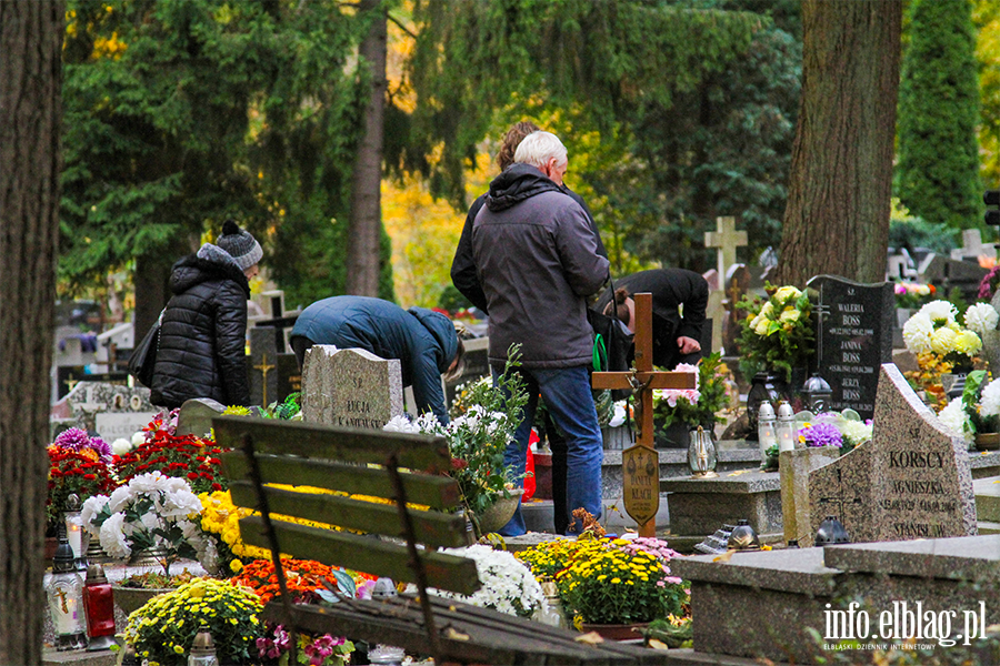 Wszystkich witych okazj do odwiedzenia bliskich na cmentarzach, fot. 24