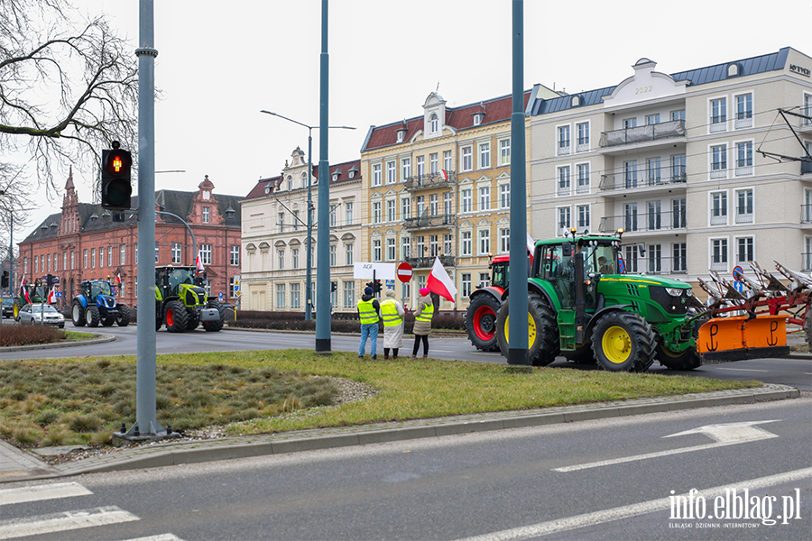 "Chopski bunt"sparaliowa miasto. Rolnicy protestuj na ulicachElblga, fot. 7