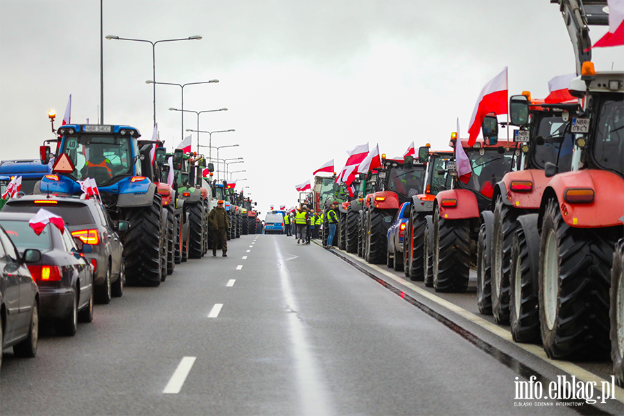 Elblg: Rolnicy protestuj na obwodnicy. Kilkaset maszyn zablokowao drog S7, fot. 21