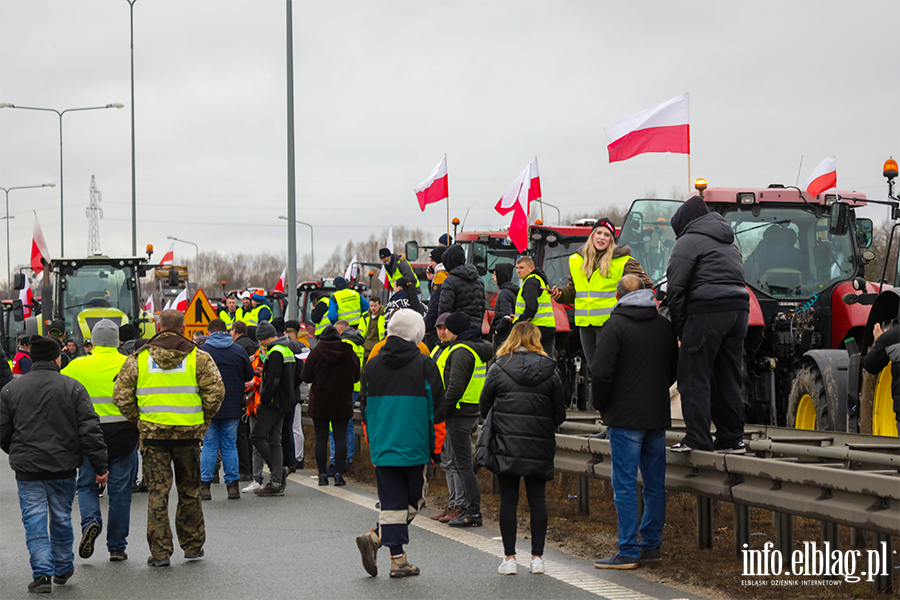 Elblg: Rolnicy protestuj na obwodnicy. Kilkaset maszyn zablokowao drog S7, fot. 40