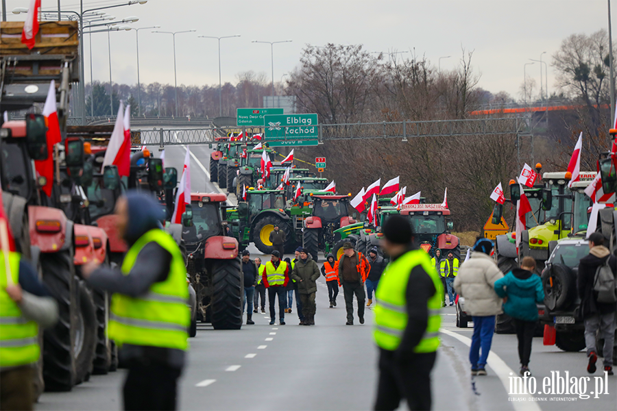 Elblg: Rolnicy protestuj na obwodnicy. Kilkaset maszyn zablokowao drog S7, fot. 41