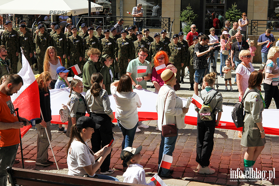 Mieszkacy Elblga przeszli ulicami z 50-metrow flagPolski , fot. 45