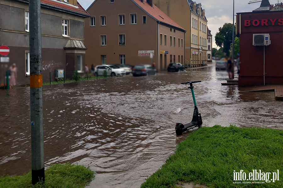 Ulewa nad Elblgiem. Wiele ulic znalazo si pod wod, fot. 4