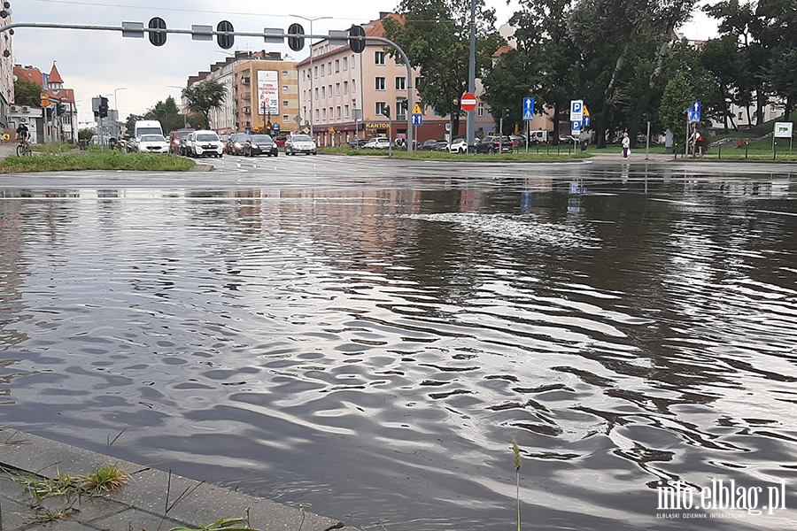 Ulewa nad Elblgiem. Wiele ulic znalazo si pod wod, fot. 13