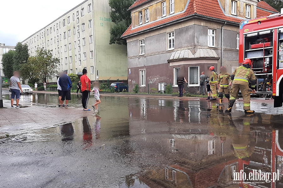 Ulewa nad Elblgiem. Wiele ulic znalazo si pod wod, fot. 17