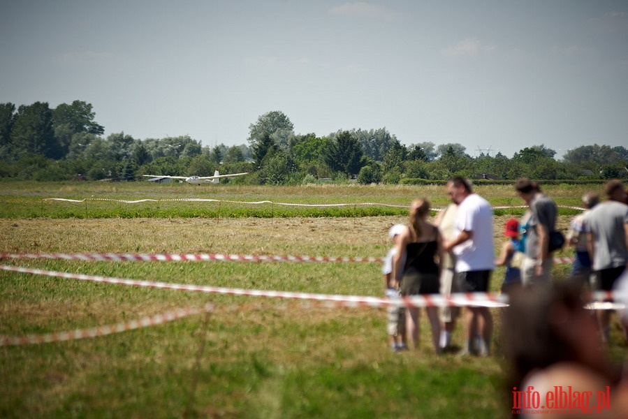 Lotniczy Festyn Rodzinny 2010 na elblskim lotnisku, fot. 31