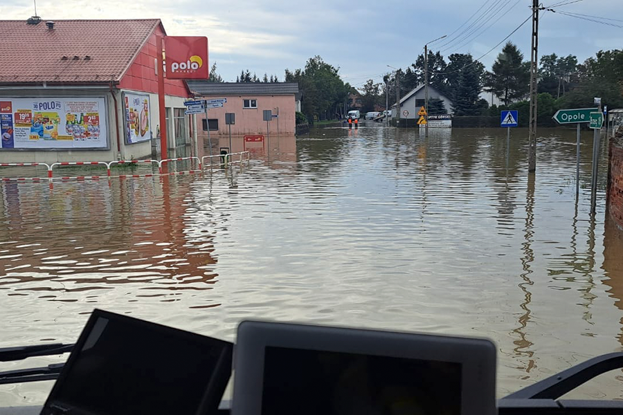 Braniewscy straacy podczas powodzi na poudni kraju, fot. 24