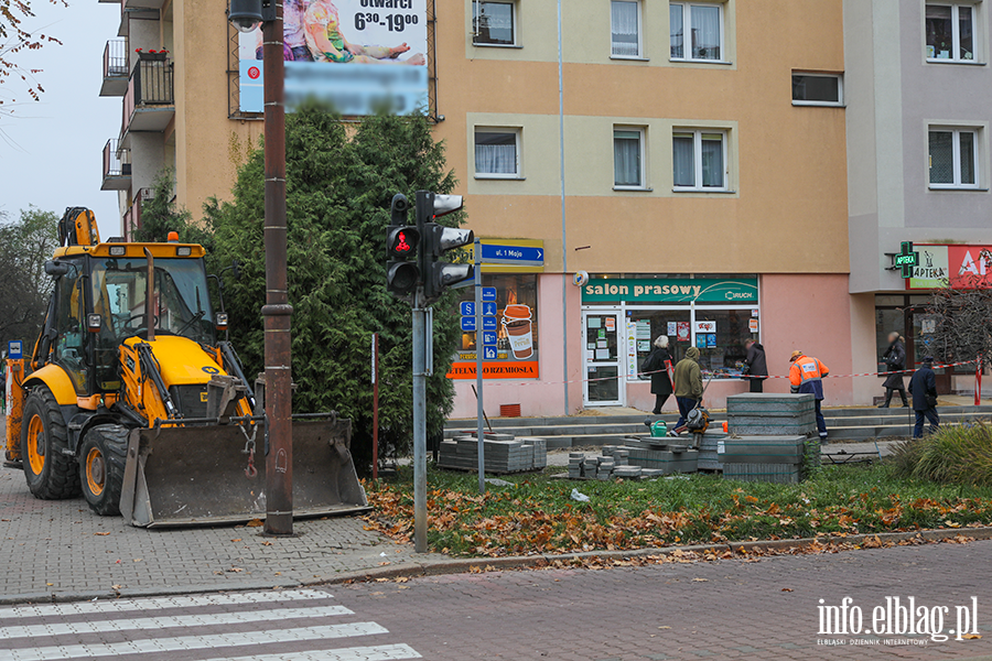 Chodnik na 1 Maja - 7 i 14 listopada, fot. 1