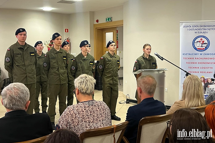 lubowanie uczniw Technikum im. Flagi Polski, fot. 40