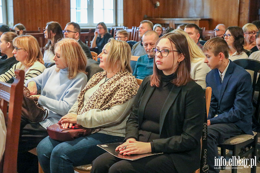 Stypendia na wyrwnanie szans edukacyjnych dla uczniw klas sidmych i smych, fot. 6