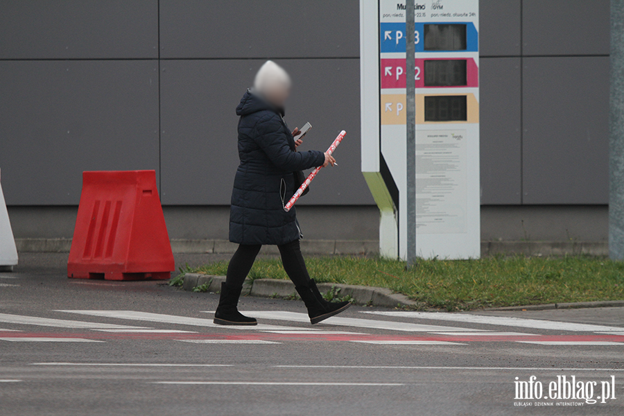 Ludzie na pasach z telefonami, fot. 11