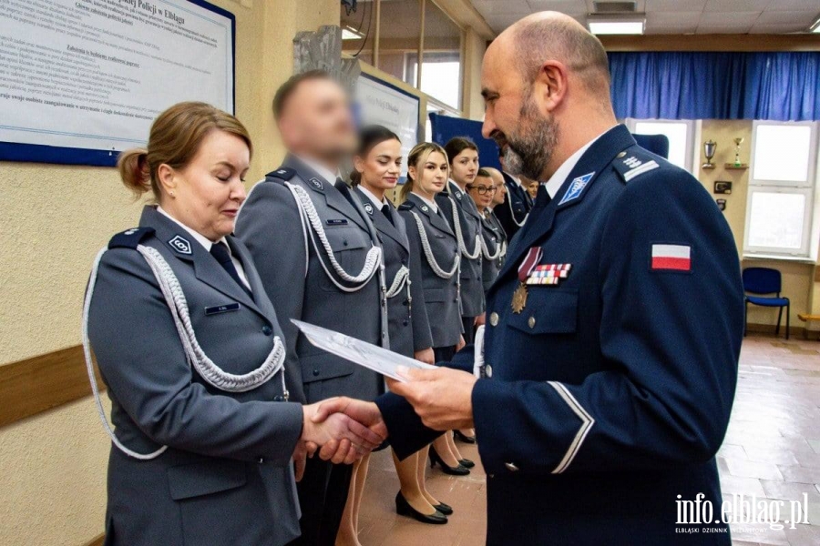 Uroczyste mianowanie elblskich policjantw na wysze stopnie subowe., fot. 1