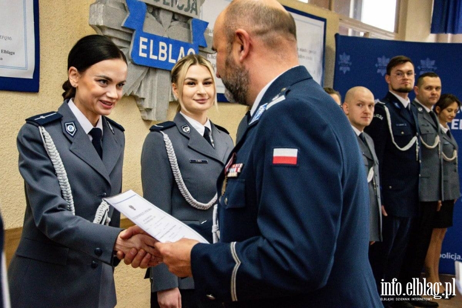 Uroczyste mianowanie elblskich policjantw na wysze stopnie subowe., fot. 4