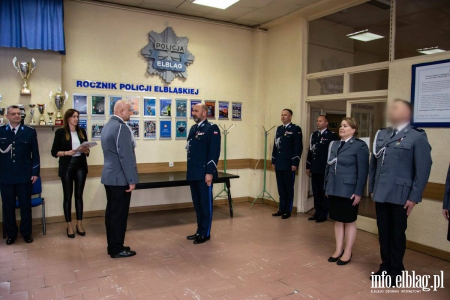 Uroczyste mianowanie elblskich policjantw na wysze stopnie subowe., fot. 6