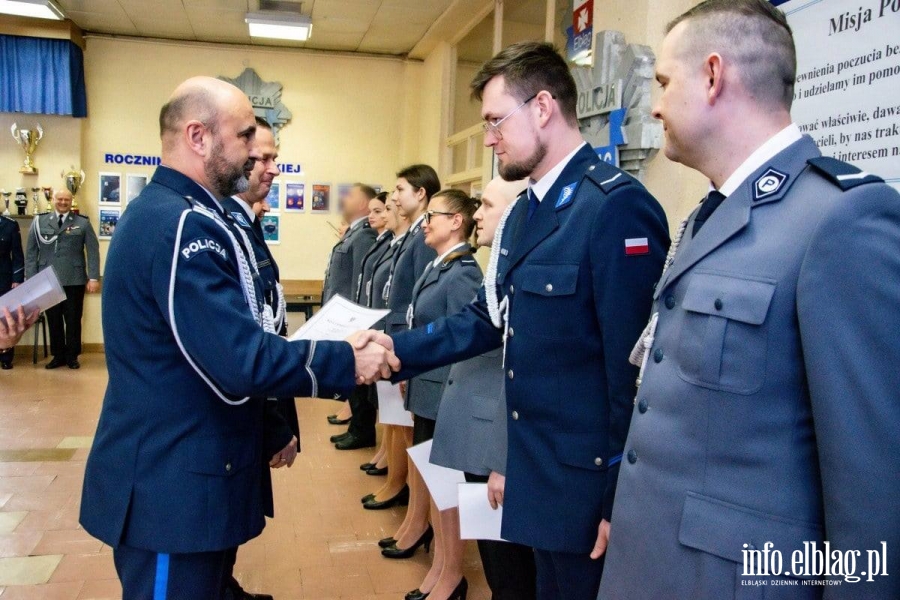 Uroczyste mianowanie elblskich policjantw na wysze stopnie subowe., fot. 8