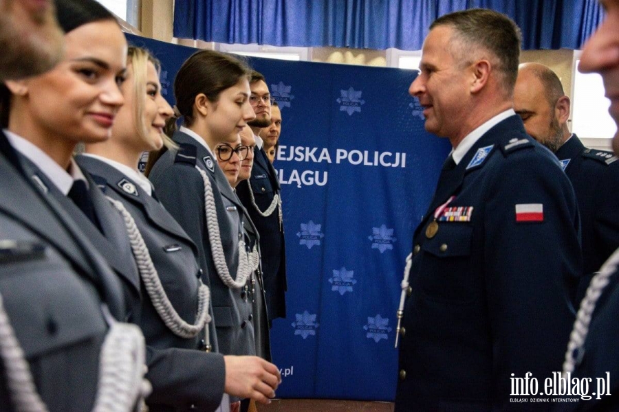 Uroczyste mianowanie elblskich policjantw na wysze stopnie subowe., fot. 10