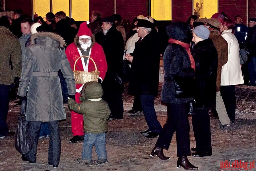 Uroczyste uruchomienie iluminacji wietlnej na choince przy Katedrze w. Mikoaja, fot. 16