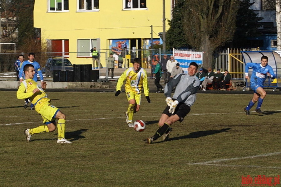 Mecz 20 kolejki II ligi: Olimpia Elblg - Ruch Wysokie Mazowieckie 2-0, fot. 17