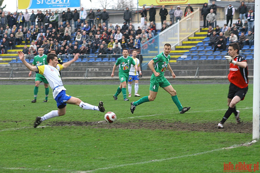 Mecz 18 kolejki (zalegej) II ligi: Olimpia Elblg - Pelikan owicz 1-0, fot. 1